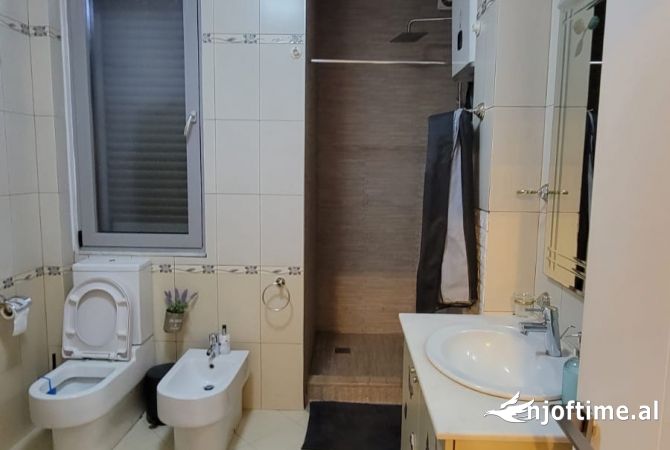 Shtepi me qera Apartament ne Tirane, 2+1, Mobilimi E mobiluar, Pagesa 1,000  Euro.