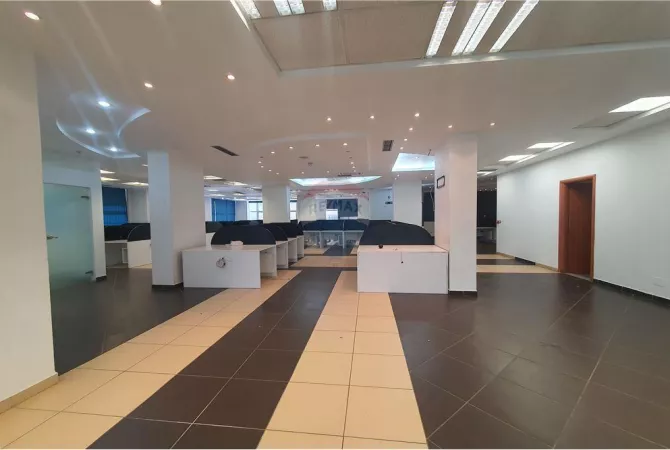 Zyre open space 420 m2 tek Brryli!