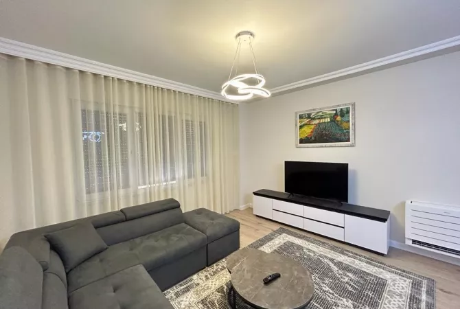 Apartament 2+1+3 me qira te Pazari i Ri.