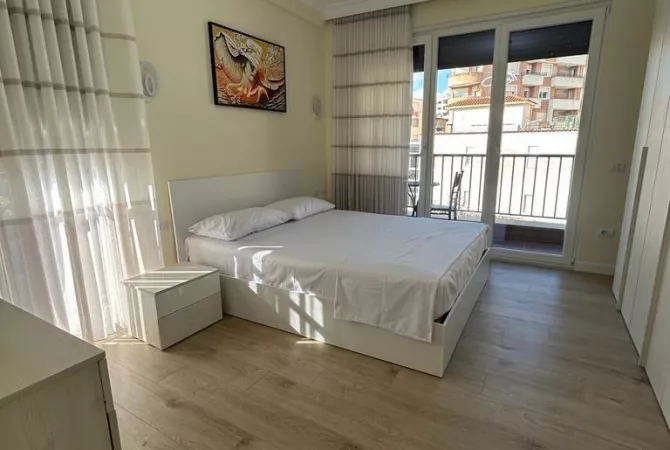 Shtepi me qera Apartament ne Tirane, 2+1, Mobilimi E mobiluar, Pagesa 1,000  Euro.