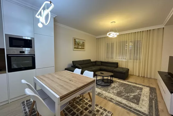 Shtepi me qera Apartament ne Tirane, 2+1, Mobilimi E mobiluar, Pagesa 1,000  Euro.