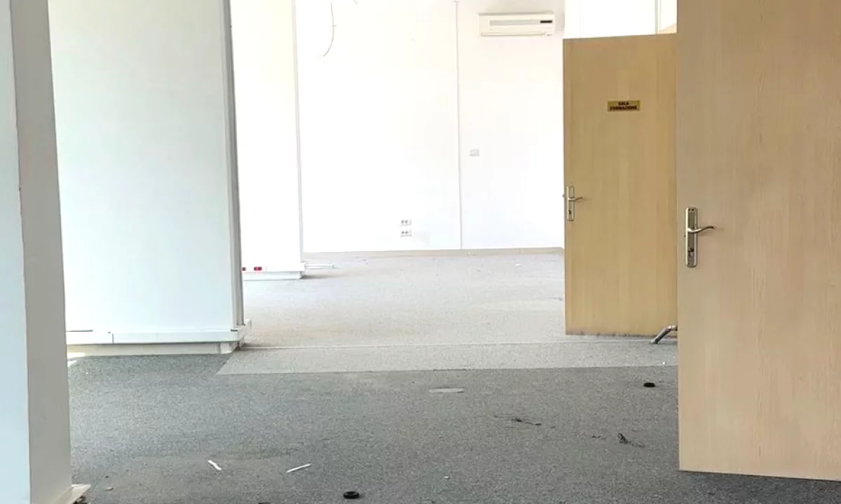 Zyre mbi 500 m2 per qira prane Selvise, te Siri Kodra