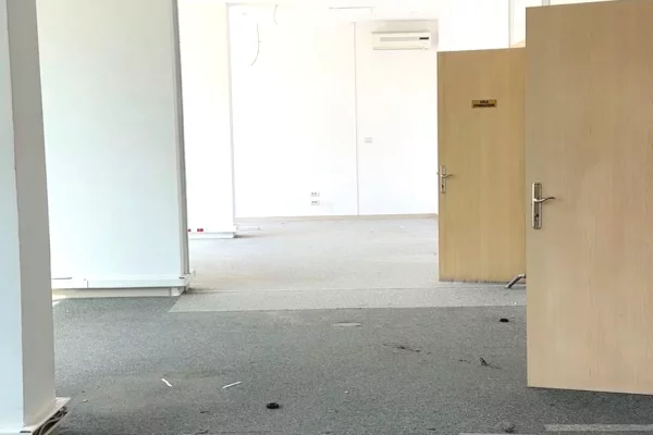 Ambiente Commerciale in Affitto 3+1 a Tirana - 5,800 Euro