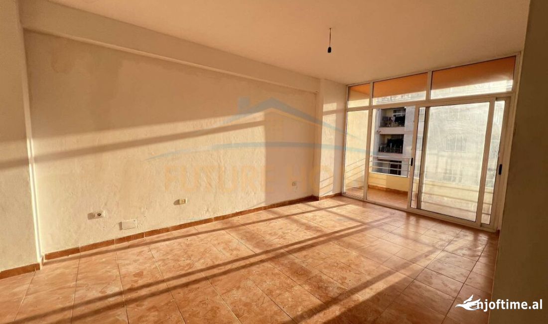 Shtepi ne shitje Apartament ne Tirane, 2+1, Mobilimi E mobiluar, Pagesa 112,500  Euro.