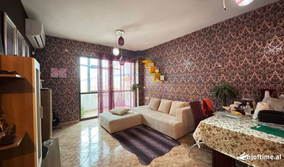 Shtepi ne shitje Apartament ne Tirane, 2+1, Mobilimi Pjeserisht e mobiluar, Pagesa 122,000  Euro.