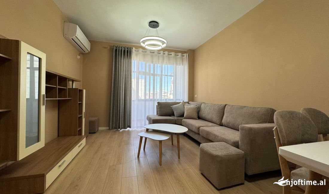 Shtepi ne shitje Apartament ne Tirane, 2+1, Mobilimi E mobiluar, Pagesa 135,000  Euro.
