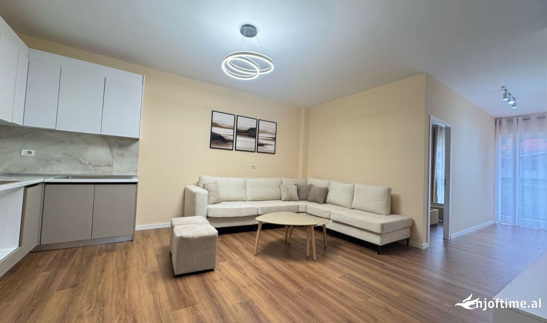 Shtepi ne shitje Apartament ne Tirane, 2+1, Mobilimi E mobiluar, Pagesa 121,999  Euro.