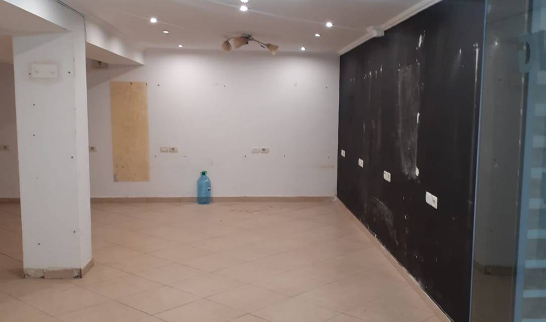 Jepet me qera Ambjent  Biznesi 300 mije leke , rruga Dora Distria prane Gardes.