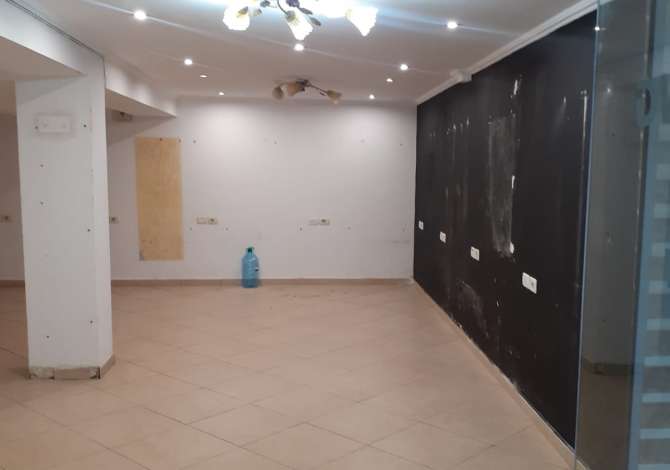 Jepet me qera Ambjent  Biznesi 300 mije leke , rruga Dora Distria prane Gardes.