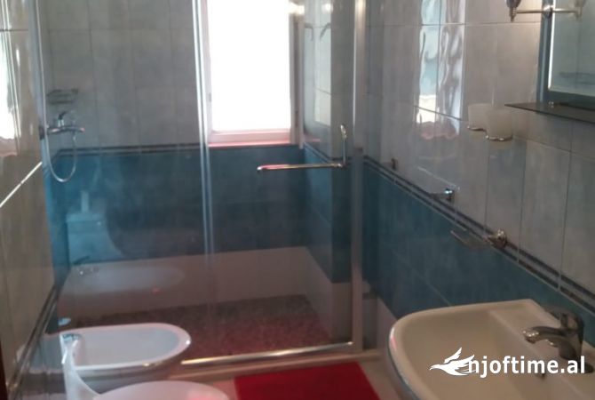 Shtepi me qera Apartament ne Tirane, 2+1, Mobilimi E mobiluar, Pagesa 650  Euro.