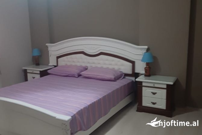 Shtepi me qera Apartament ne Tirane, 2+1, Mobilimi E mobiluar, Pagesa 650  Euro.