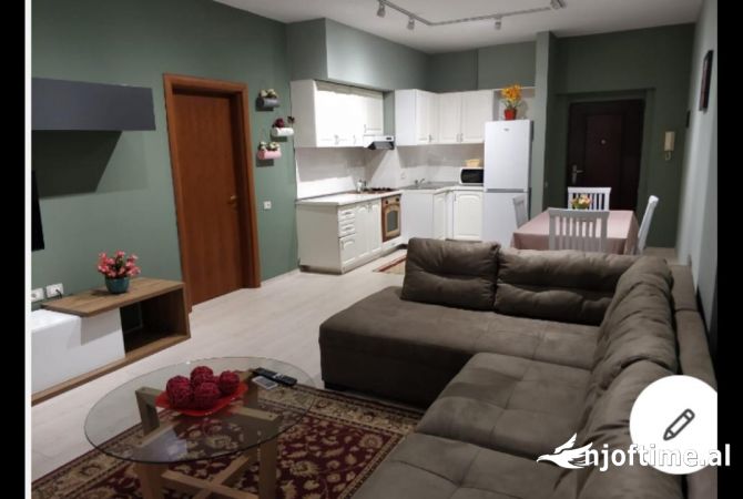 Jepet me qera apartament 2+1+2, rruga e Elbasanit prane Mullirit 650 euro