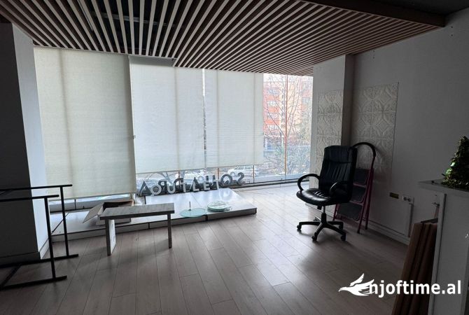 Jepet me qera Ambjent Biznesi 140m2, 21 Dhjetori prane Inxhinierise (rr.Muhamed Gjollesha) 1200 euro