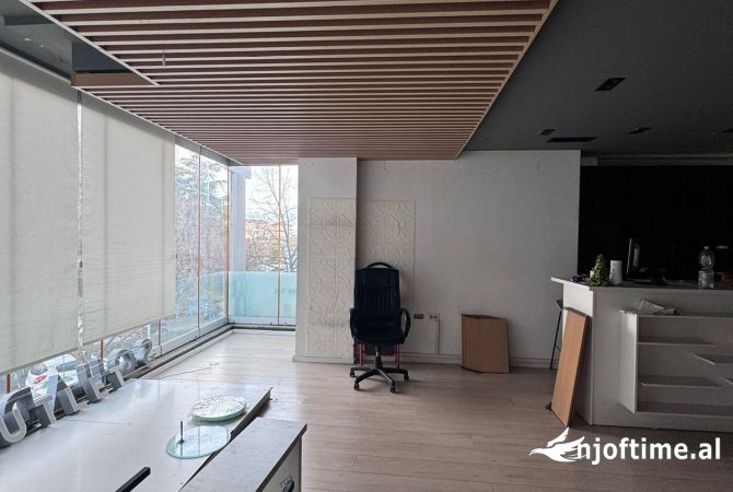 Jepet me qera Ambjent Biznesi 140m2, 21 Dhjetori prane Inxhinierise (rr.Muhamed Gjollesha) 1200 euro