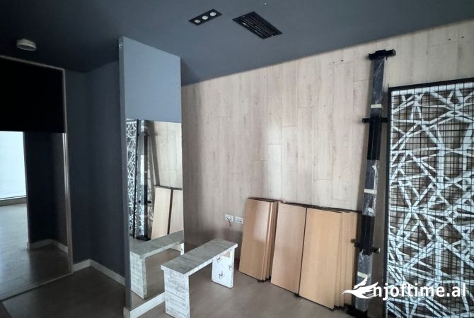 Jepet me qera Ambjent Biznesi 140m2, 21 Dhjetori prane Inxhinierise (rr.Muhamed Gjollesha) 1200 euro