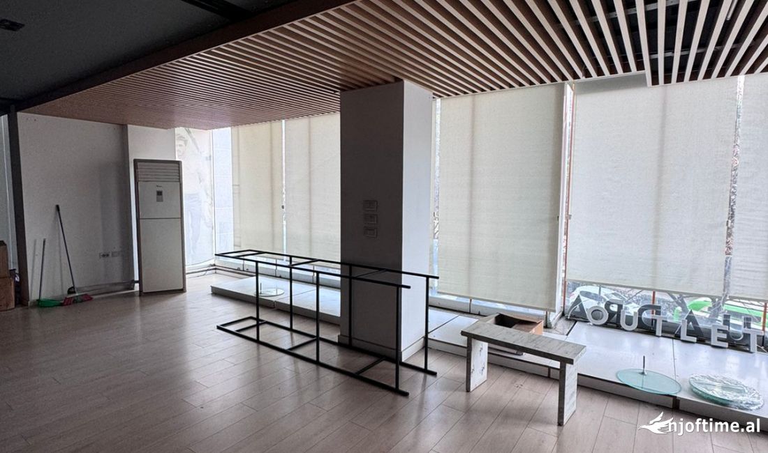 Jepet me qera Ambjent Biznesi 140m2, 21 Dhjetori prane Inxhinierise (rr.Muhamed Gjollesha) 1200 euro