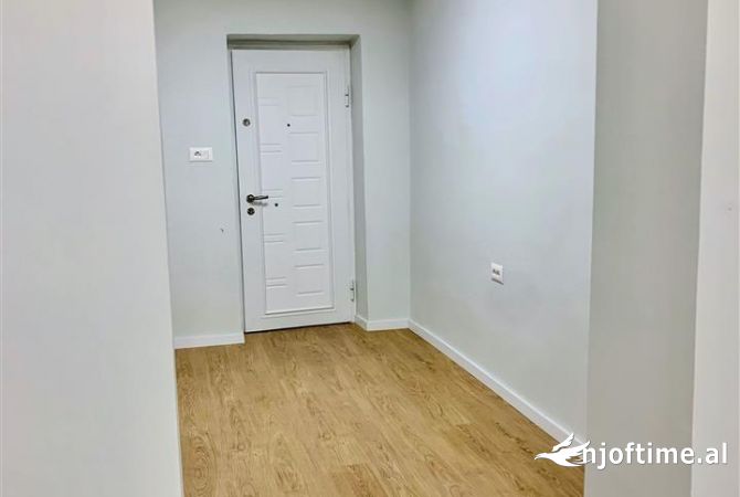 Jepet me qera Ambjent Biznesi , Ne bllok 450 euro