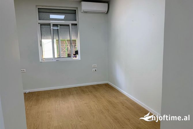 Jepet me qera Ambjent Biznesi , Ne bllok 450 euro