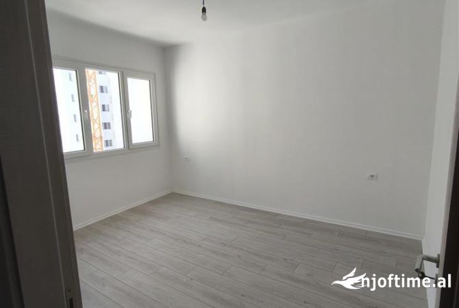 Jepet me qera Ambjent Biznesi 2+1 , Astir pallati River Residence prane Green City 550 mije leke 