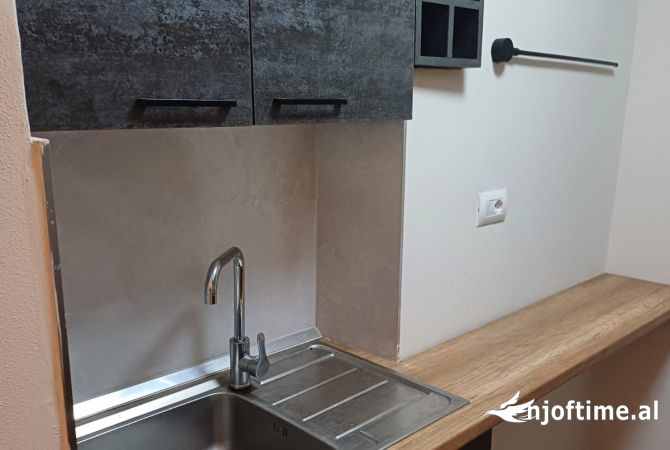 Shtepi me qera Apartament ne Tirane, Garsoniere, Mobilimi E mobiluar, Pagesa 45,000  Leke.