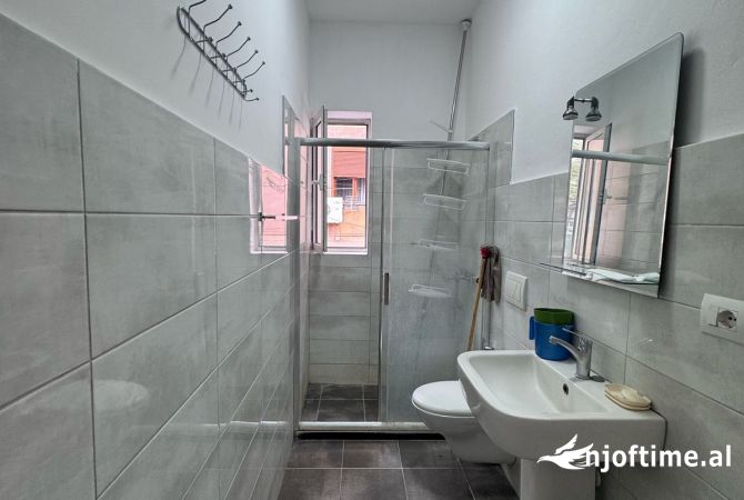 Jepet me qera Ambjent Biznesi 2+1 , Myslym Shyr prapa Syrit 700 mije leke