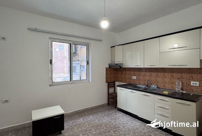 Jepet me qera Ambjent Biznesi 2+1 , Myslym Shyr prapa Syrit 700 mije leke