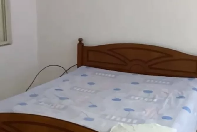 Shtepi me qera Apartament ne Tirane, 1+1, Mobilimi E mobiluar, Pagesa 42,000  Leke.