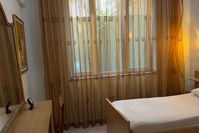 Shtepi me qera Apartament ne Tirane, 1+1, Mobilimi E mobiluar, Pagesa 55,000  Leke.