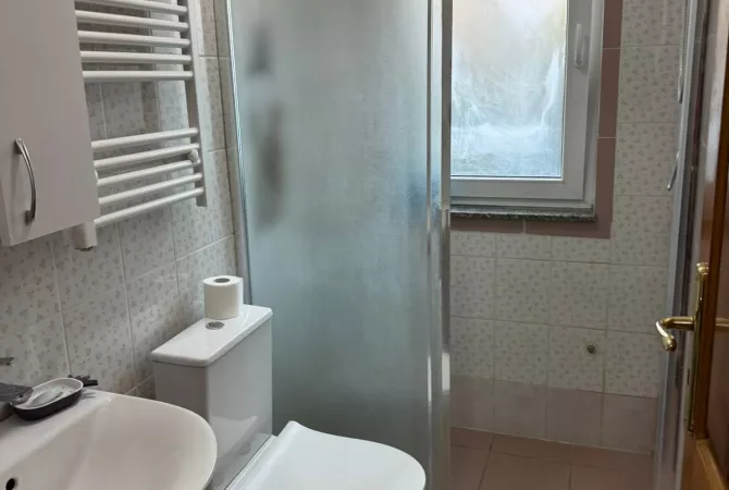 Shtepi me qera Apartament ne Tirane, 1+1, Mobilimi E mobiluar, Pagesa 55,000  Leke.