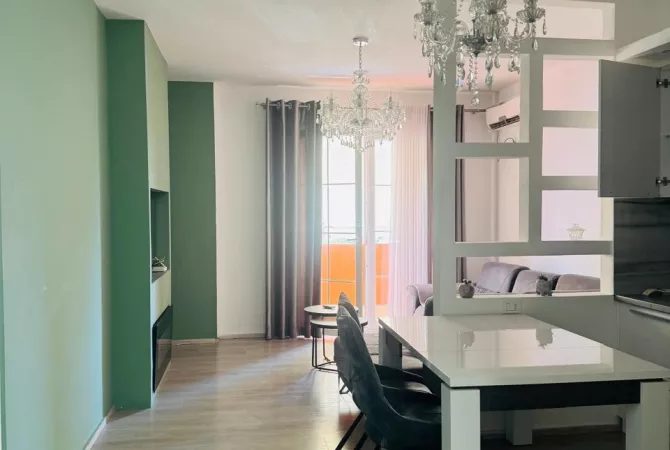 Shtepi me qera Apartament ne Tirane, 2+1, Mobilimi E mobiluar, Pagesa 55,000  Leke.