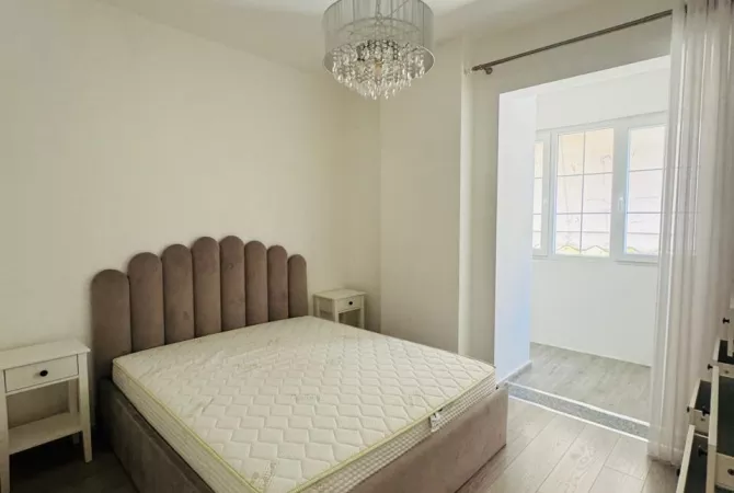 Shtepi me qera Apartament ne Tirane, 2+1, Mobilimi E mobiluar, Pagesa 55,000  Leke.