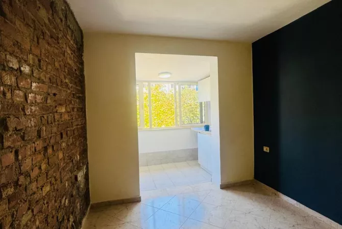 Shtepi me qera Apartament ne Tirane, 2+1, Mobilimi Bosh, pa mobiluar, Pagesa 70,000  Leke.