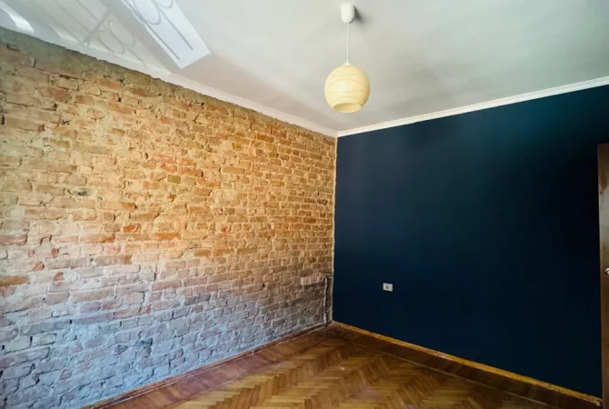 Shtepi me qera Apartament ne Tirane, 2+1, Mobilimi Bosh, pa mobiluar, Pagesa 70,000  Leke.