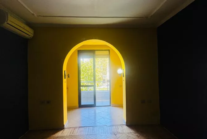 Shtepi me qera Apartament ne Tirane, 2+1, Mobilimi Bosh, pa mobiluar, Pagesa 70,000  Leke.