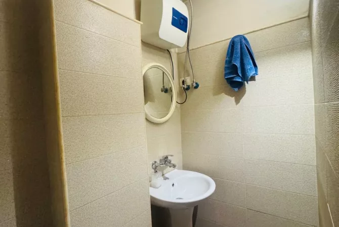 Shtepi me qera Apartament ne Tirane, 2+1, Mobilimi Bosh, pa mobiluar, Pagesa 70,000  Leke.