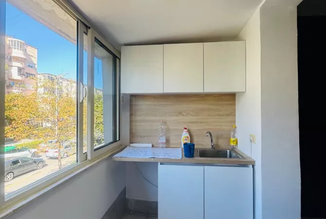 Shtepi me qera Apartament ne Tirane, 2+1, Mobilimi Bosh, pa mobiluar, Pagesa 70,000  Leke.