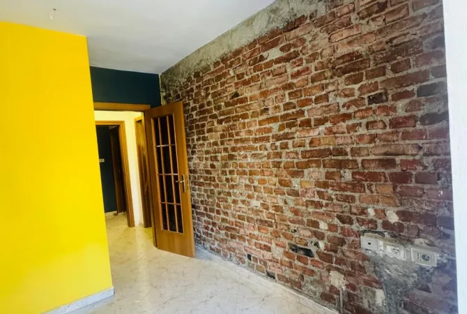 Shtepi me qera Apartament ne Tirane, 2+1, Mobilimi Bosh, pa mobiluar, Pagesa 70,000  Leke.