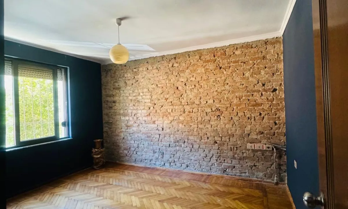 Shtepi me qera Apartament ne Tirane, 2+1, Mobilimi Bosh, pa mobiluar, Pagesa 70,000  Leke.