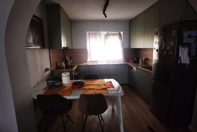 Shtepi me qera Apartament ne Tirane, 2+1, Mobilimi E mobiluar, Pagesa 60,000  Leke.