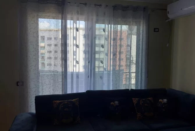 Shtepi me qera Apartament ne Tirane, 2+1, Mobilimi E mobiluar, Pagesa 550  Euro.