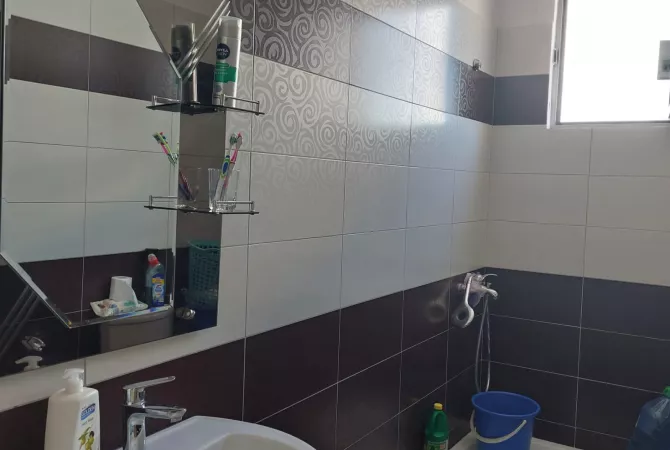 Shtepi me qera Apartament ne Tirane, 2+1, Mobilimi E mobiluar, Pagesa 550  Euro.