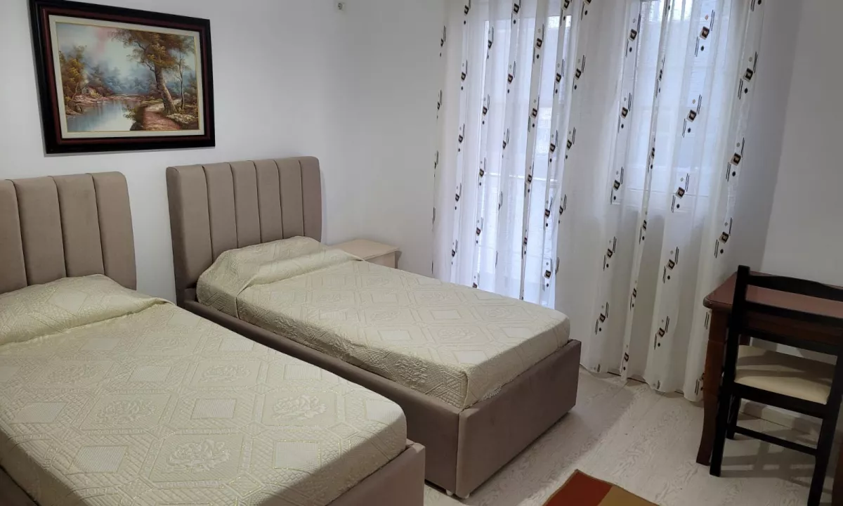 Shtepi me qera Apartament ne Tirane, 2+1, Mobilimi E mobiluar, Pagesa 65,000  Leke.
