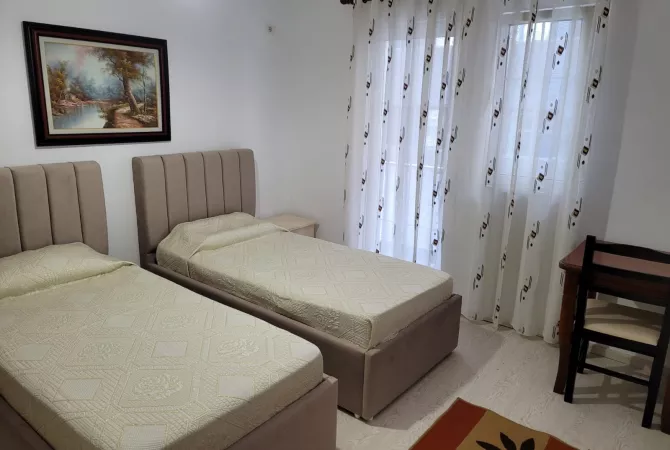 Jepet me qera apartamenti 2+1 Rruga e durresit ,prane kafe Flora  Cmimi: 650 mije leke