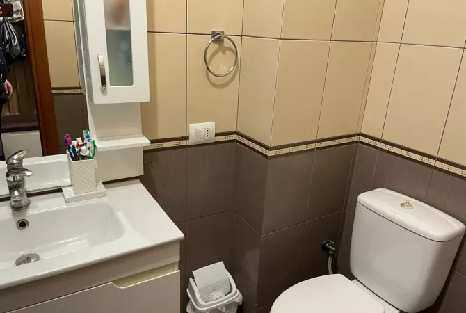 Shtepi me qera Apartament ne Tirane, 2+1, Mobilimi E mobiluar, Pagesa 580  Euro.