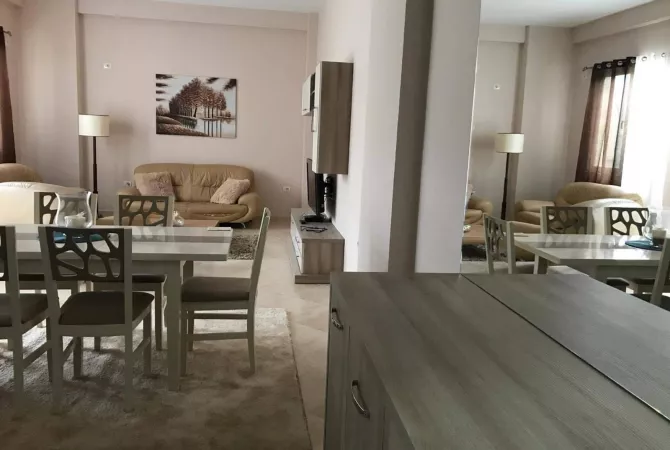Jepet me qera apartamenti 1+1 , Fresk , rruga muhamed deliu , te pika e gazit  Cmimi: 370 mije leke