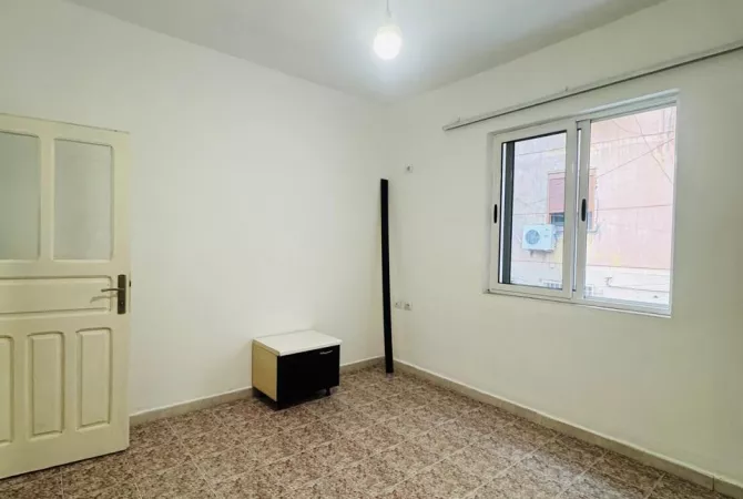 Shtepi me qera Apartament ne Tirane, 2+1, Mobilimi Pjeserisht e mobiluar, Pagesa 60,000  Leke.