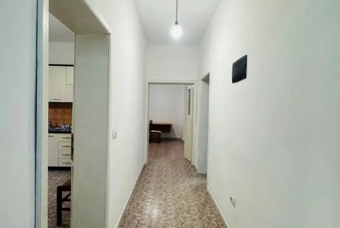 Shtepi me qera Apartament ne Tirane, 2+1, Mobilimi Pjeserisht e mobiluar, Pagesa 60,000  Leke.
