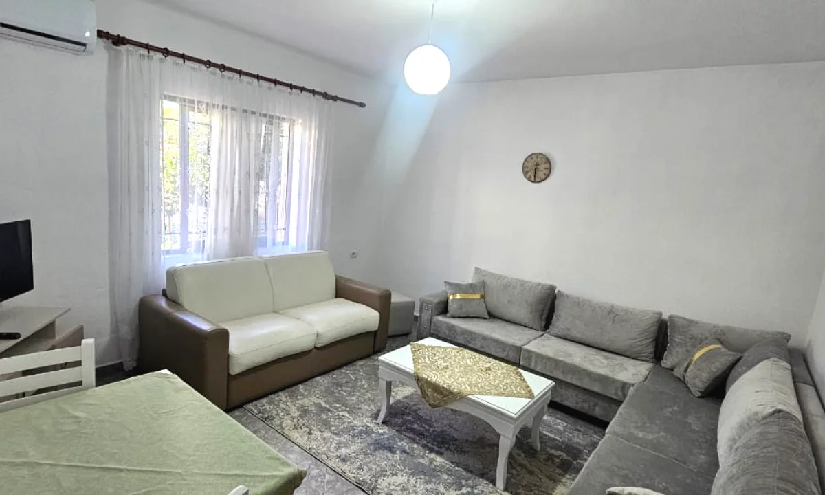 Shtepi me qera Shtepi Private ne Tirane, 1+1, Mobilimi E mobiluar, Pagesa 45,000  Leke.