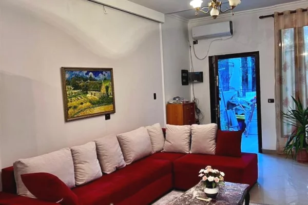 Shtepi me qera Apartament ne Tirane, 2+1, Mobilimi E mobiluar, Pagesa 50,000  Leke.