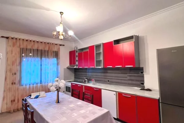 Shtepi me qera Apartament ne Tirane, 2+1, Mobilimi E mobiluar, Pagesa 50,000  Leke.